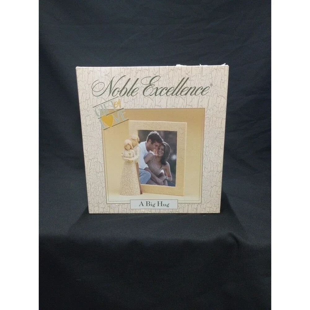 Noble Excellence Gift of Love Best Friends Big Hug A Couple Figurine 5x7 Frame